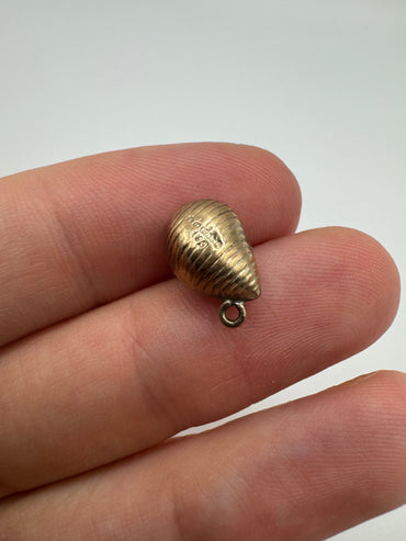 9ct gold sea shell charm
