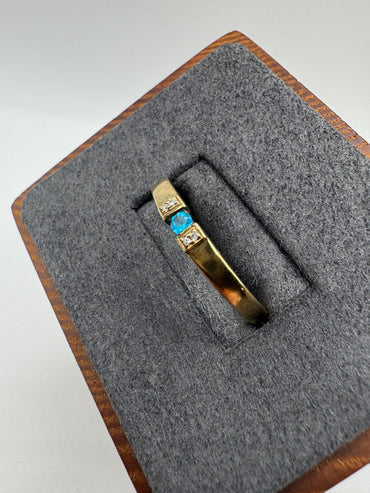 9ct gold blue apatite and diamond ring