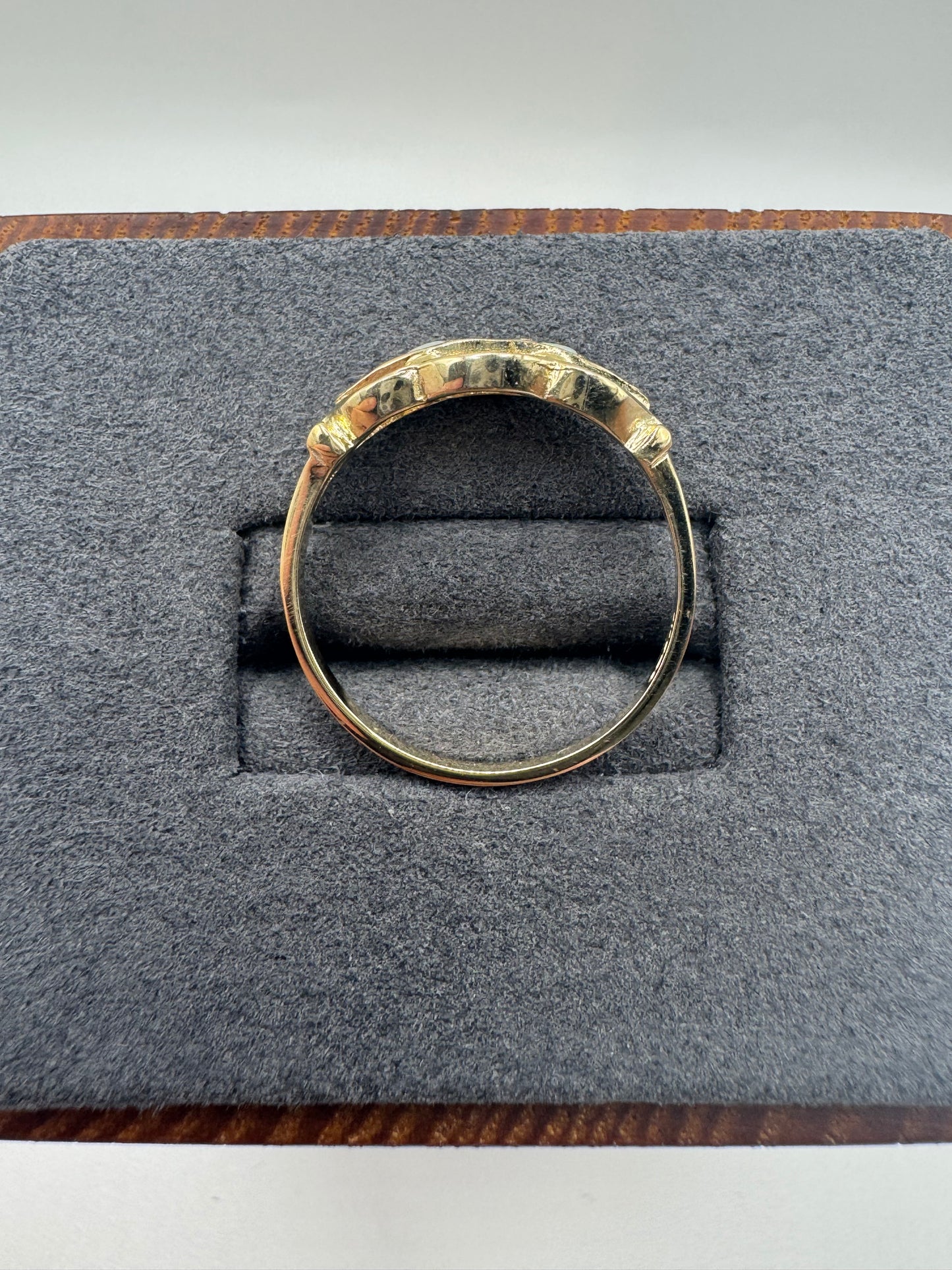 9ct gold peridot and opal ring