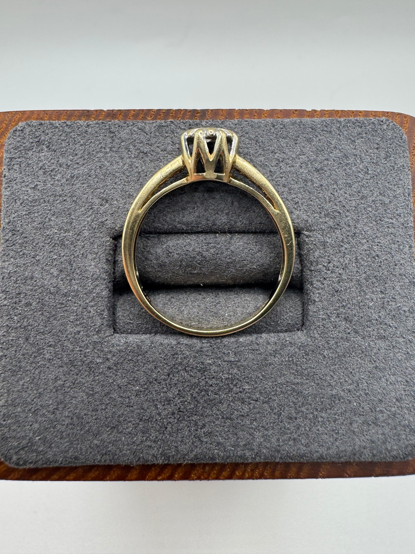 9ct gold 0.15ct diamond ring