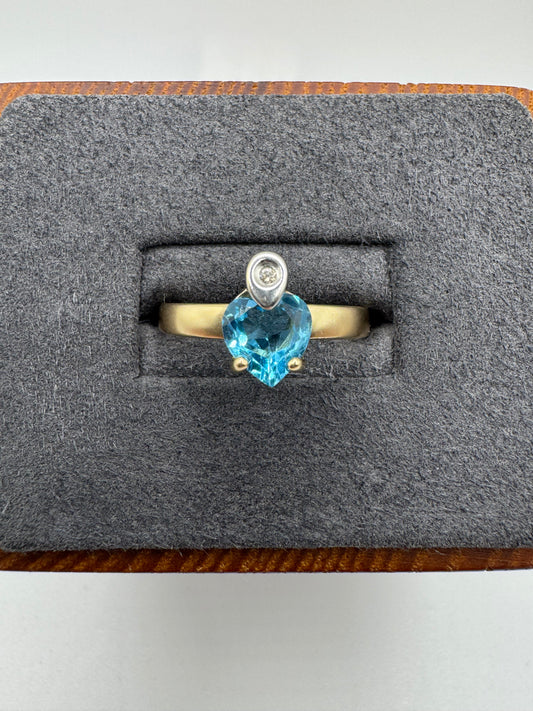 9ct gold topaz heart ring