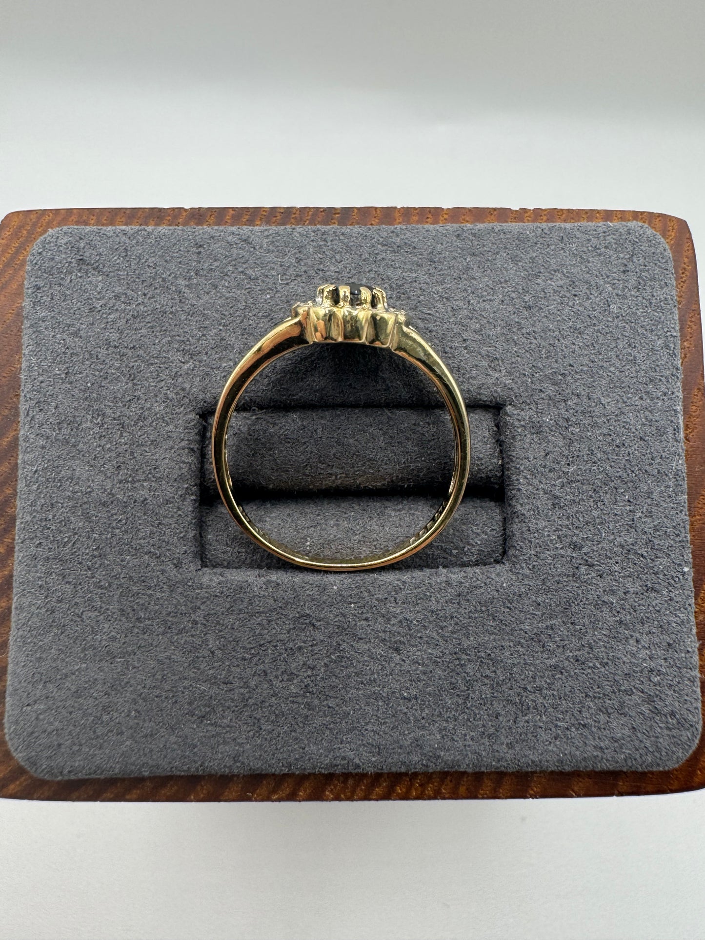9ct gold sapphire and diamond ring