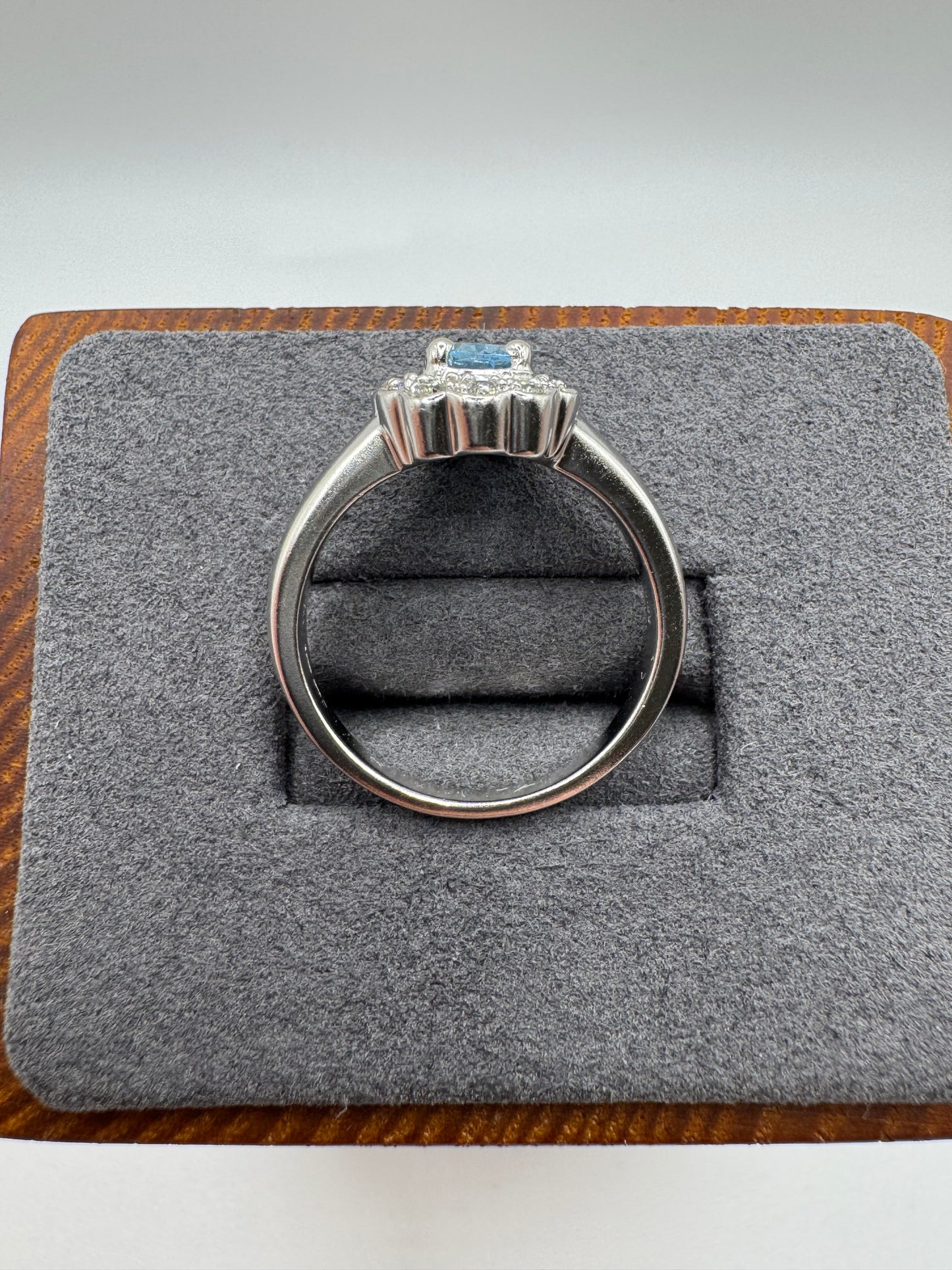 Heavy 9ct white gold topaz and diamond ring