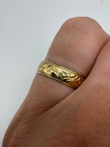 9ct gold patterned band