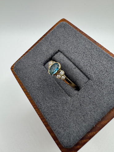 9ct gold topaz and cz ring