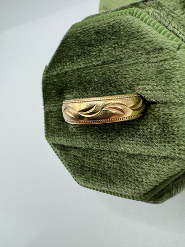 9ct gold patterned band