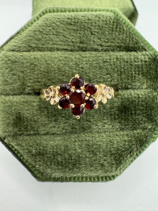9ct gold garnet cluster ring