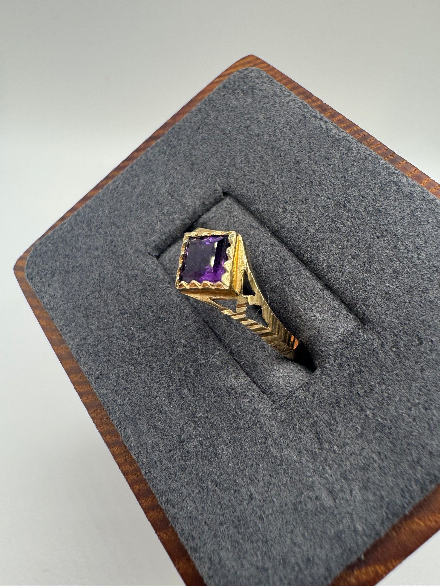 9ct gold amethyst ring