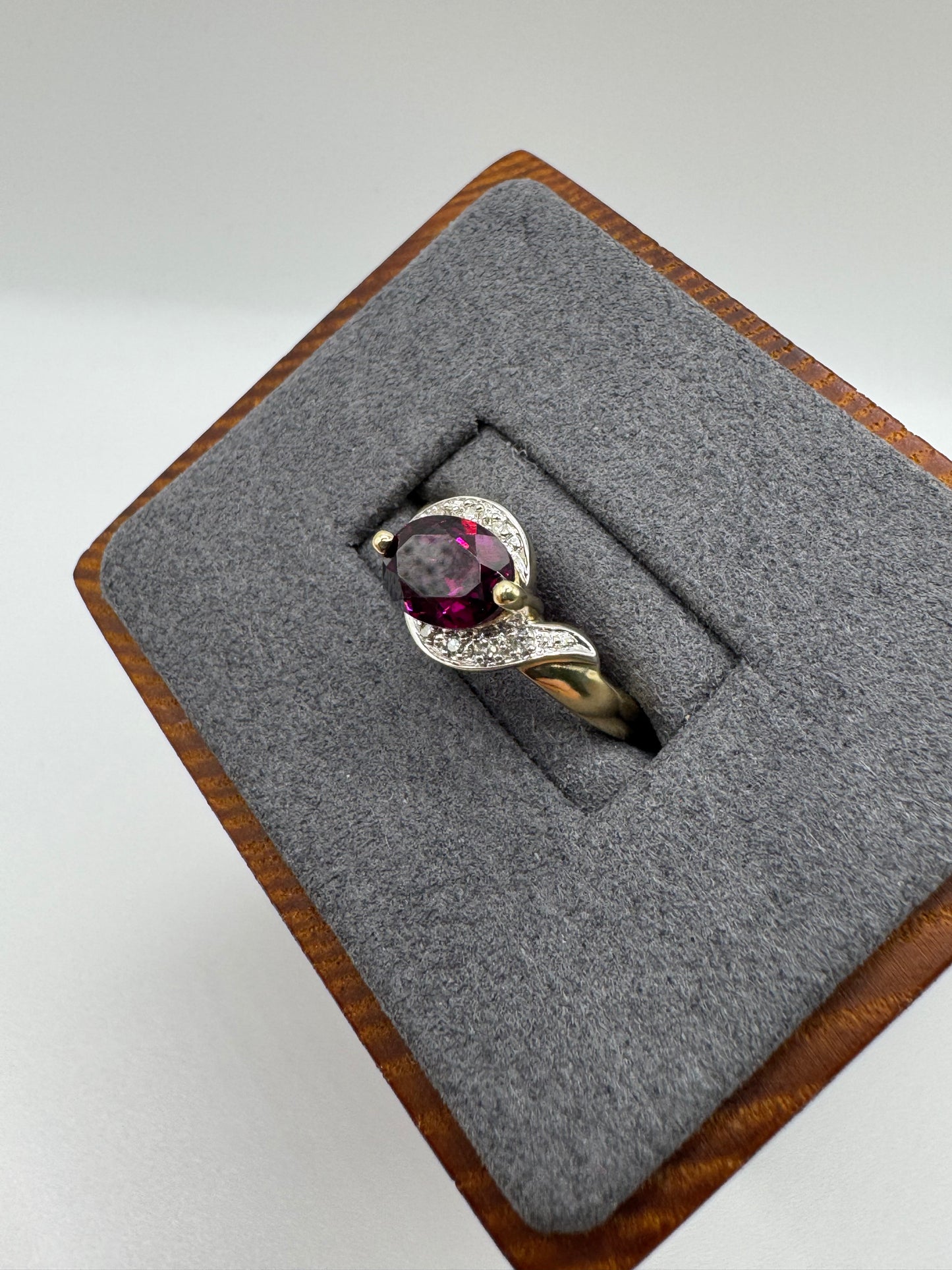 9ct gold garnet and diamond ring