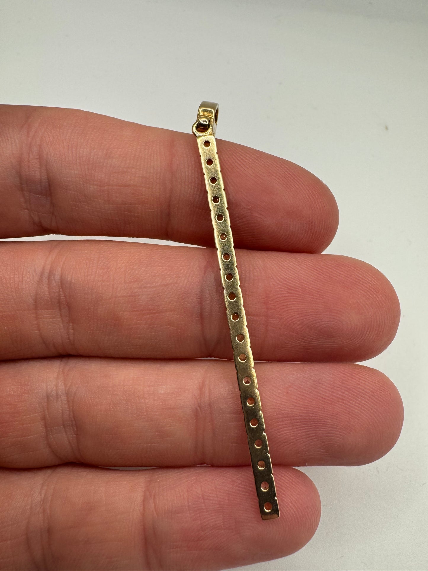 9ct gold quartz pendant
