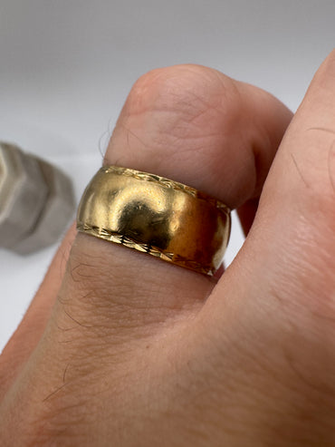 9ct gold patterned band