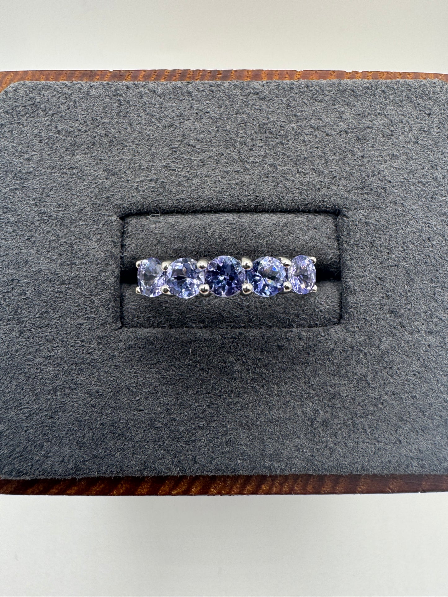 9ct white gold tanzanite ring
