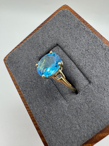 9ct gold blue topaz ring