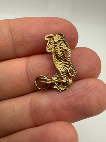 9ct gold articulated ruby cat pendant