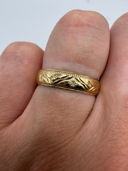 9ct gold patterned band