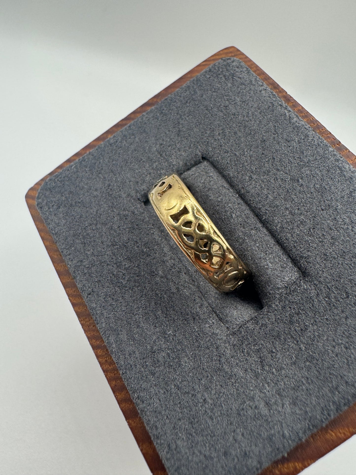 9ct gold Celtic band