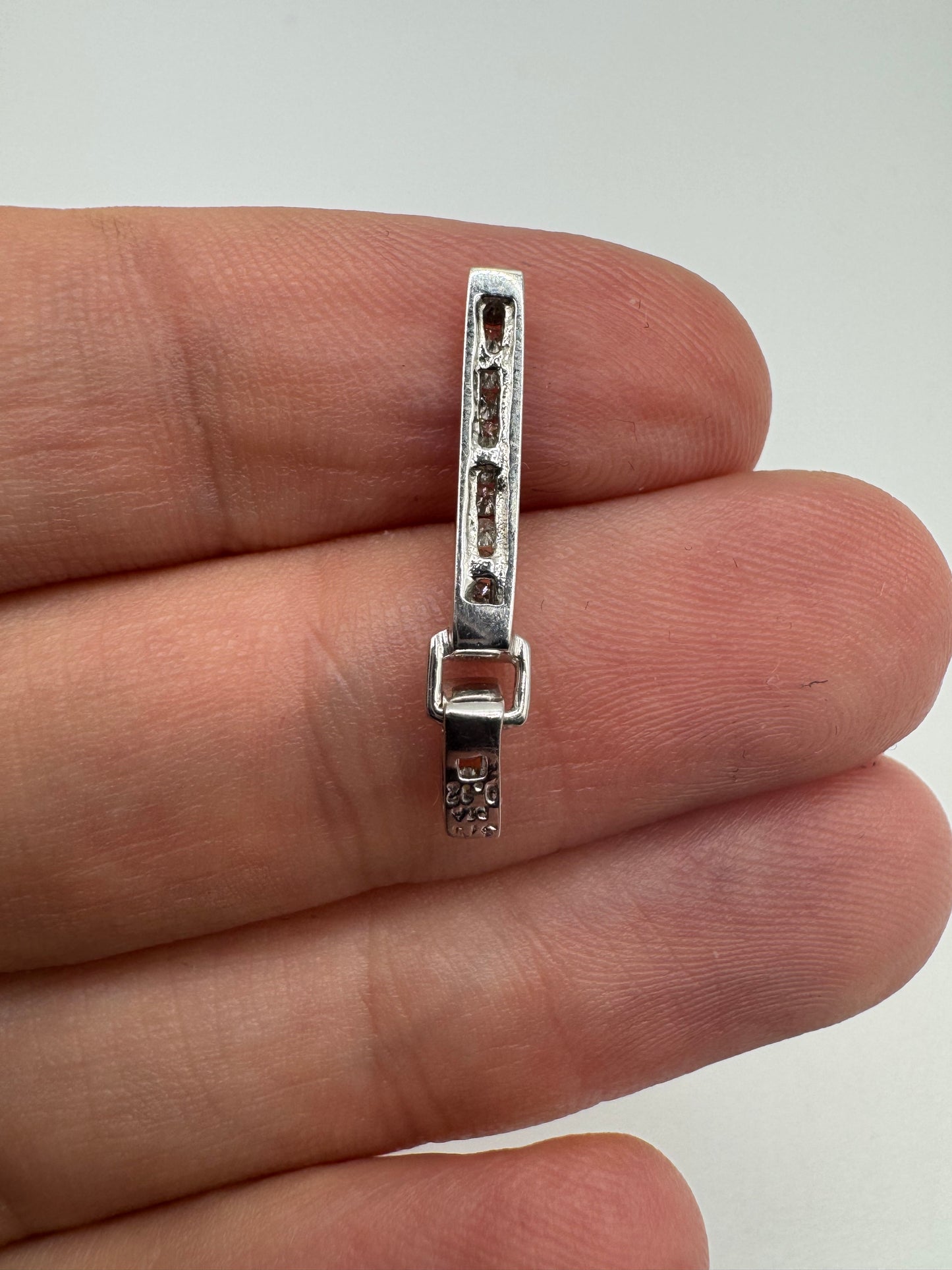 9ct white gold diamond pendant