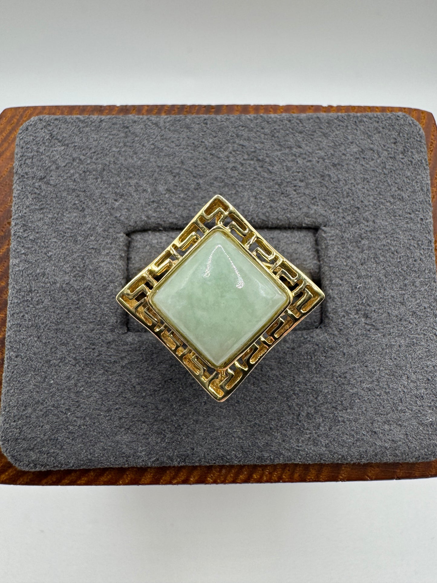 14ct gold jade ring