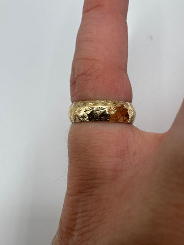 9ct gold patterned band