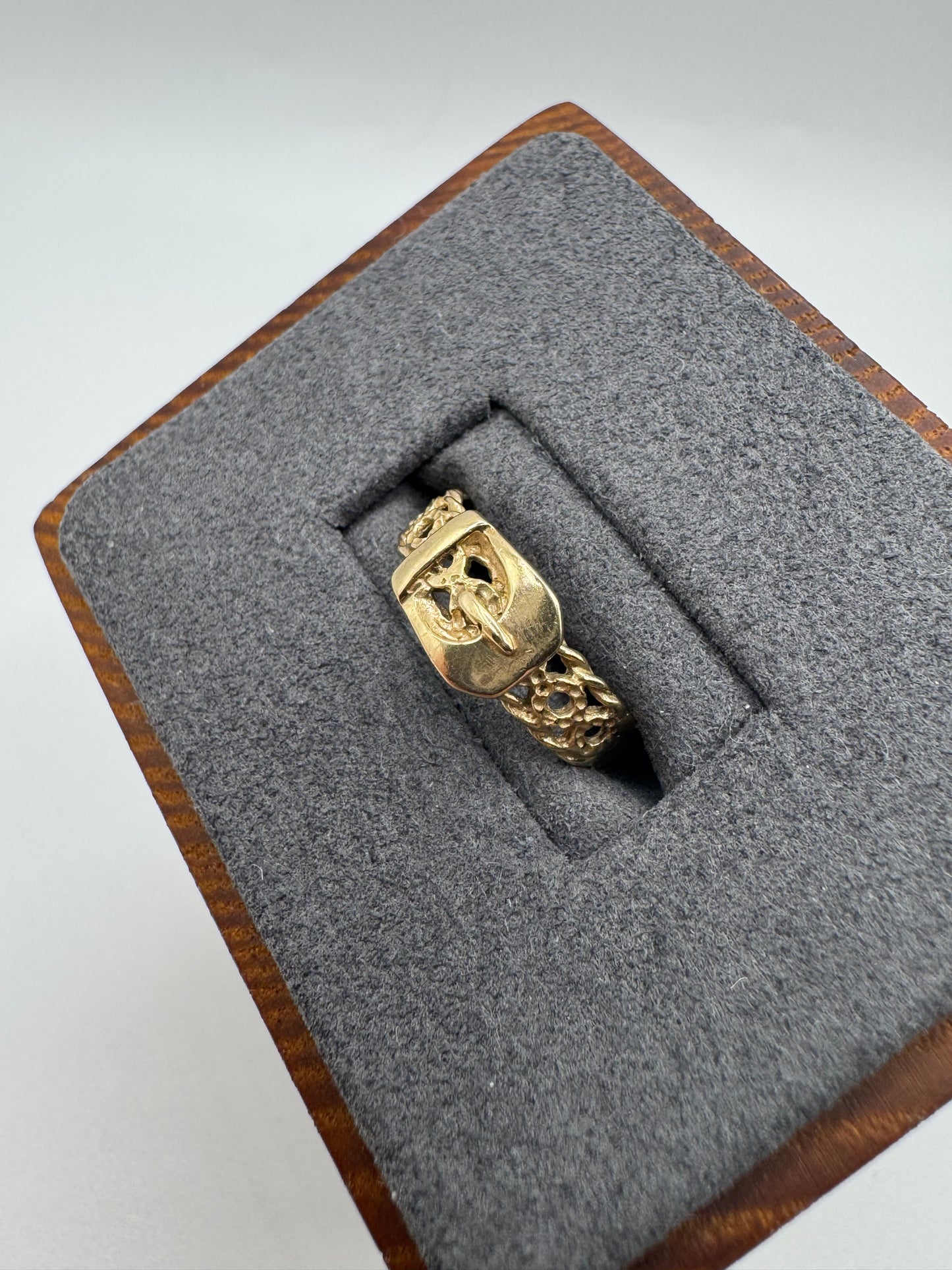 9ct gold buckle ring