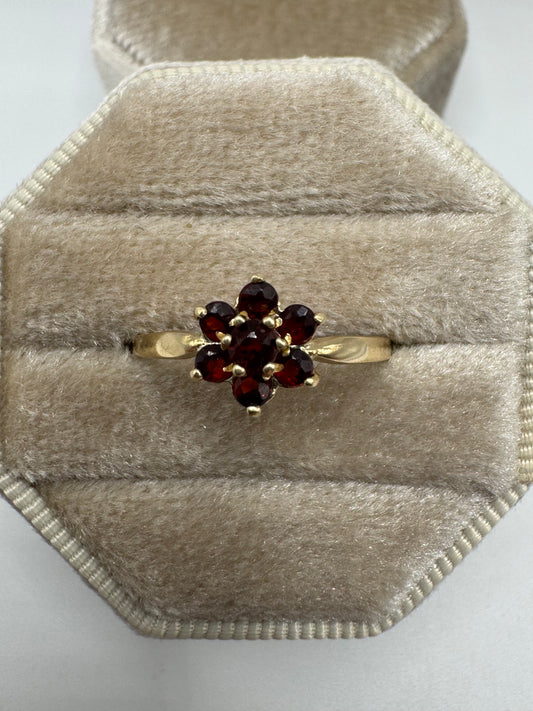 9ct gold garnet cluster ring