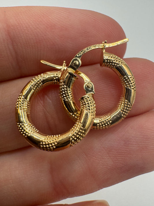 9ct gold striped creole earrings