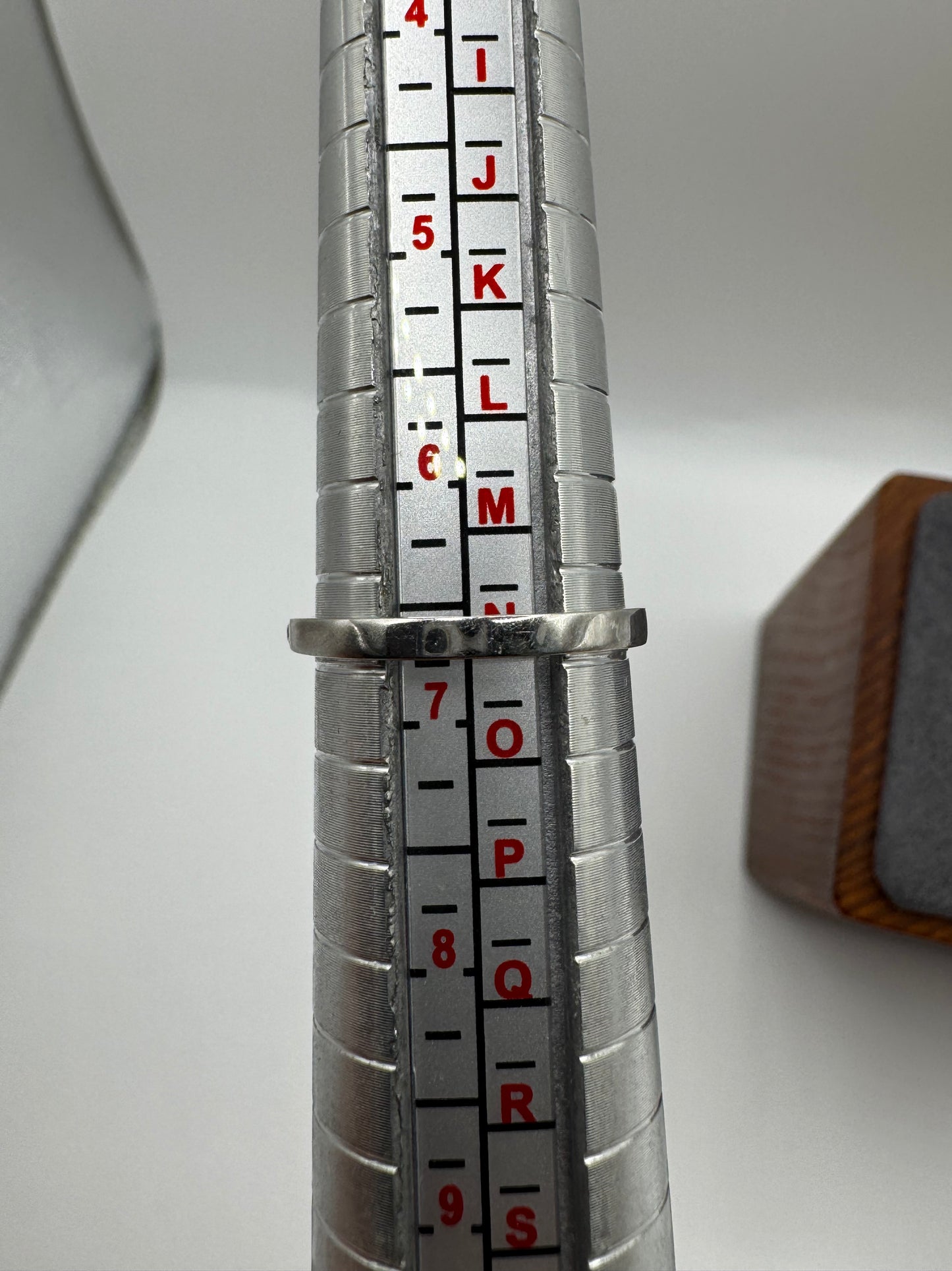 18ct white gold pink sapphire and diamond ring