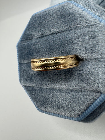 9ct gold patterned band