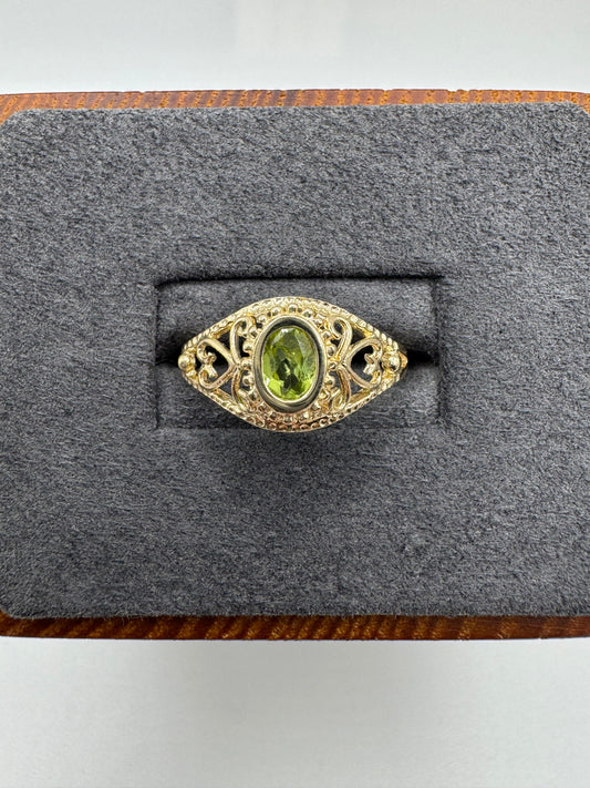 9ct gold peridot ring