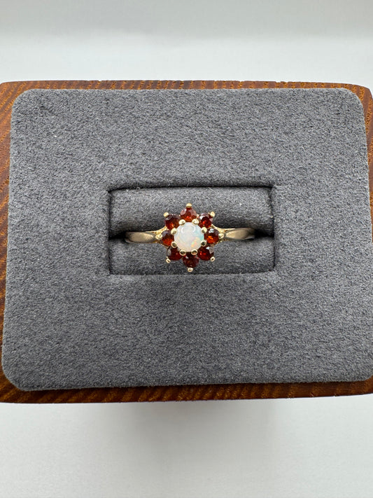 9ct gold opal and garnet ring