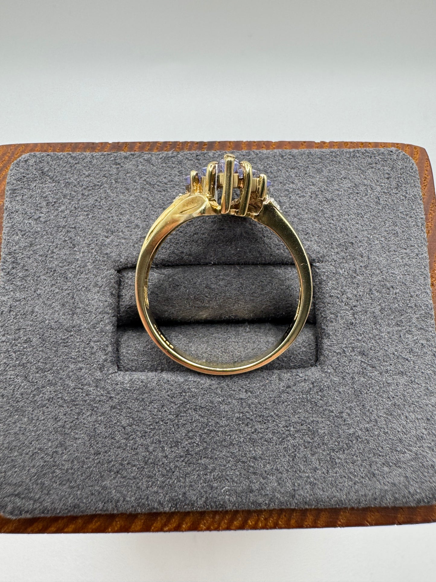 9ct gold tanzanite and diamond ring