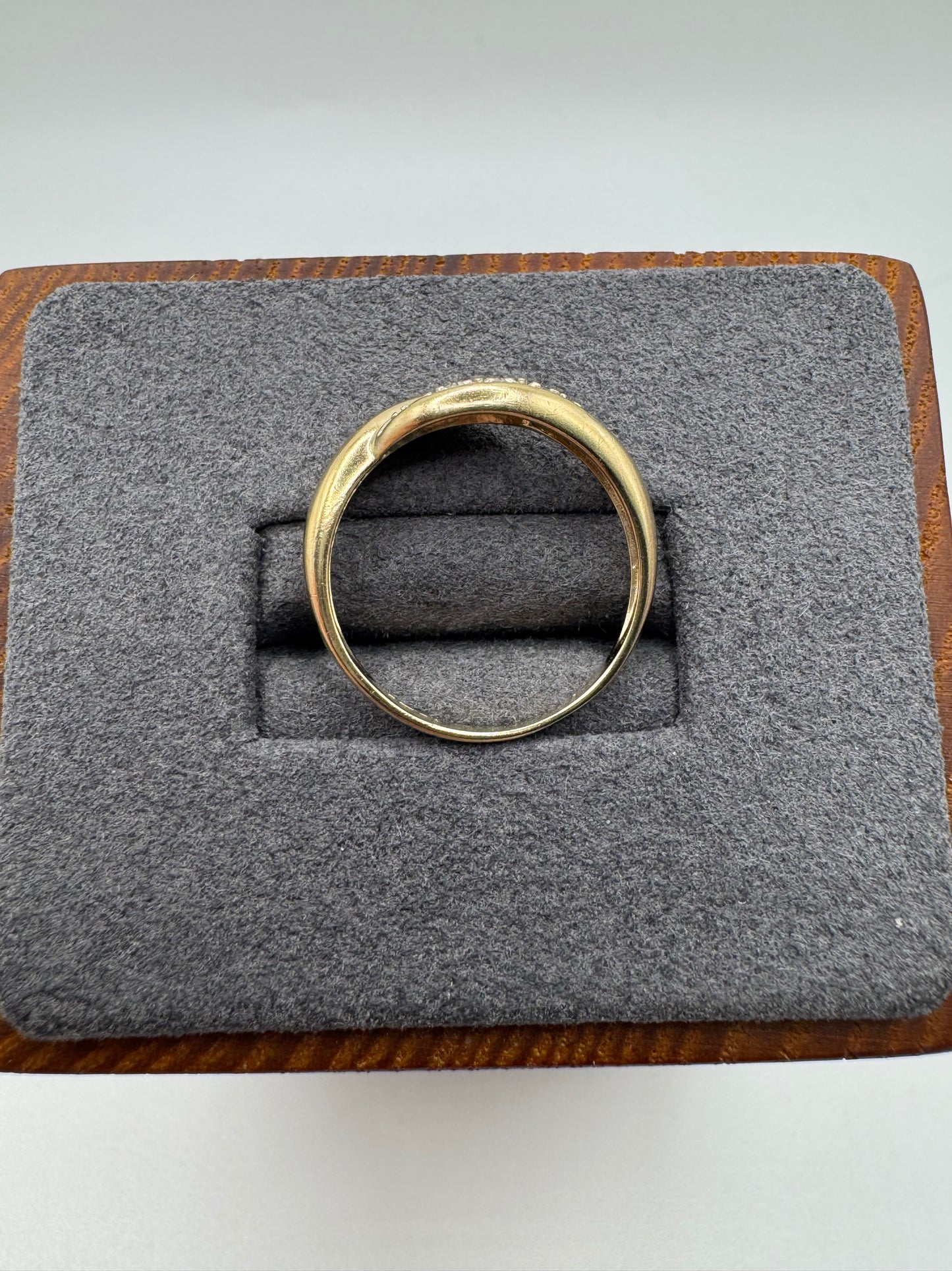 9ct gold diamond ring