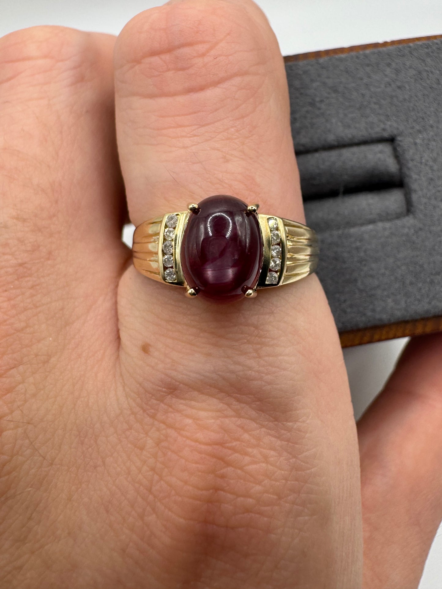 9ct gold star ruby and diamond ring