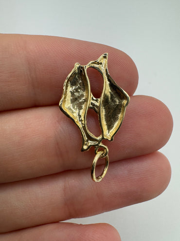 9ct gold Pisces zodiac pendant