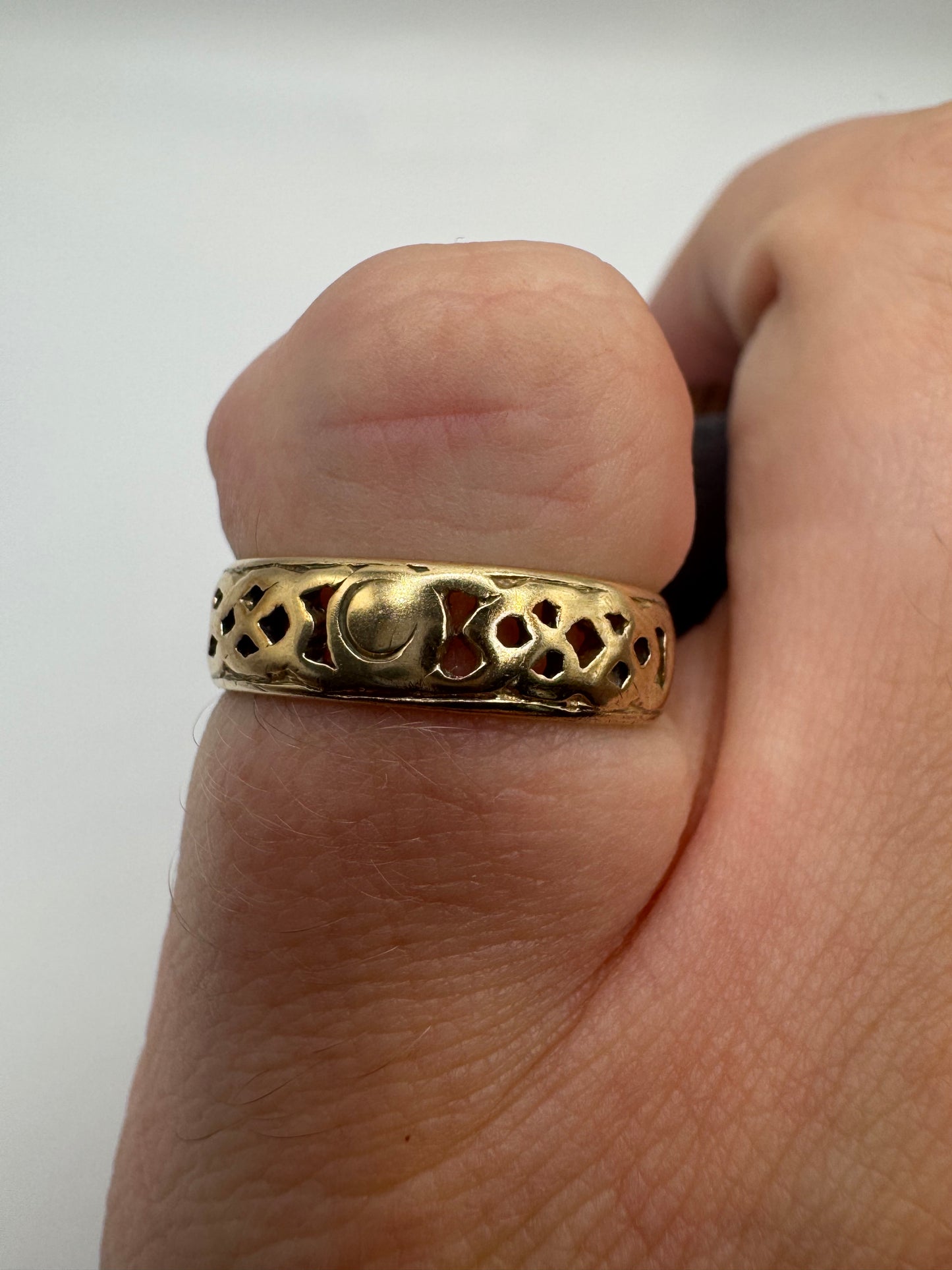 9ct gold Celtic band