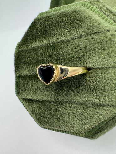 9ct gold onyx heart ring