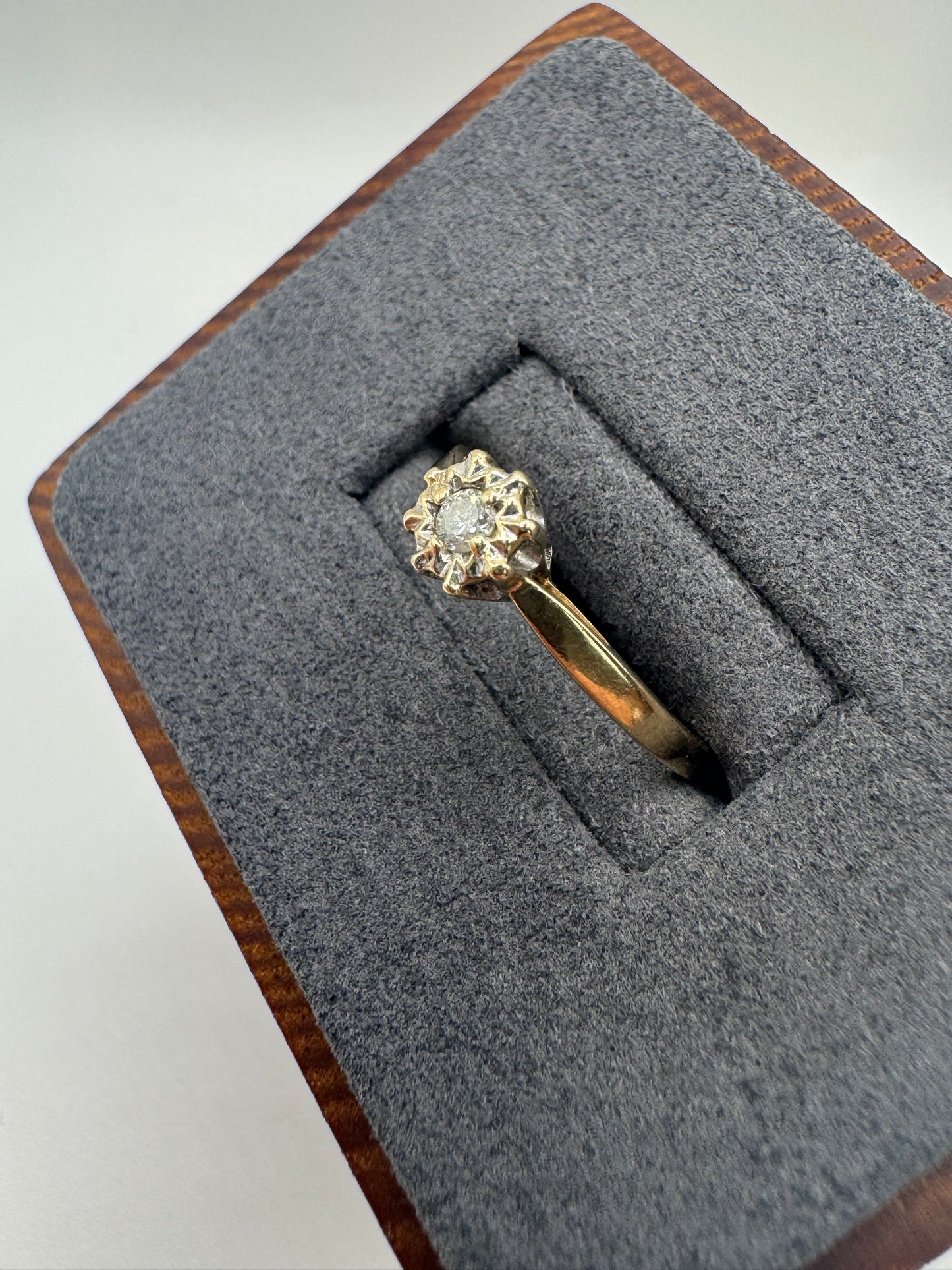 9ct gold diamond ring