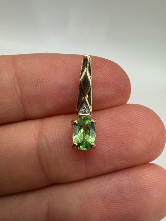 9ct gold peridot and diamond pendant
