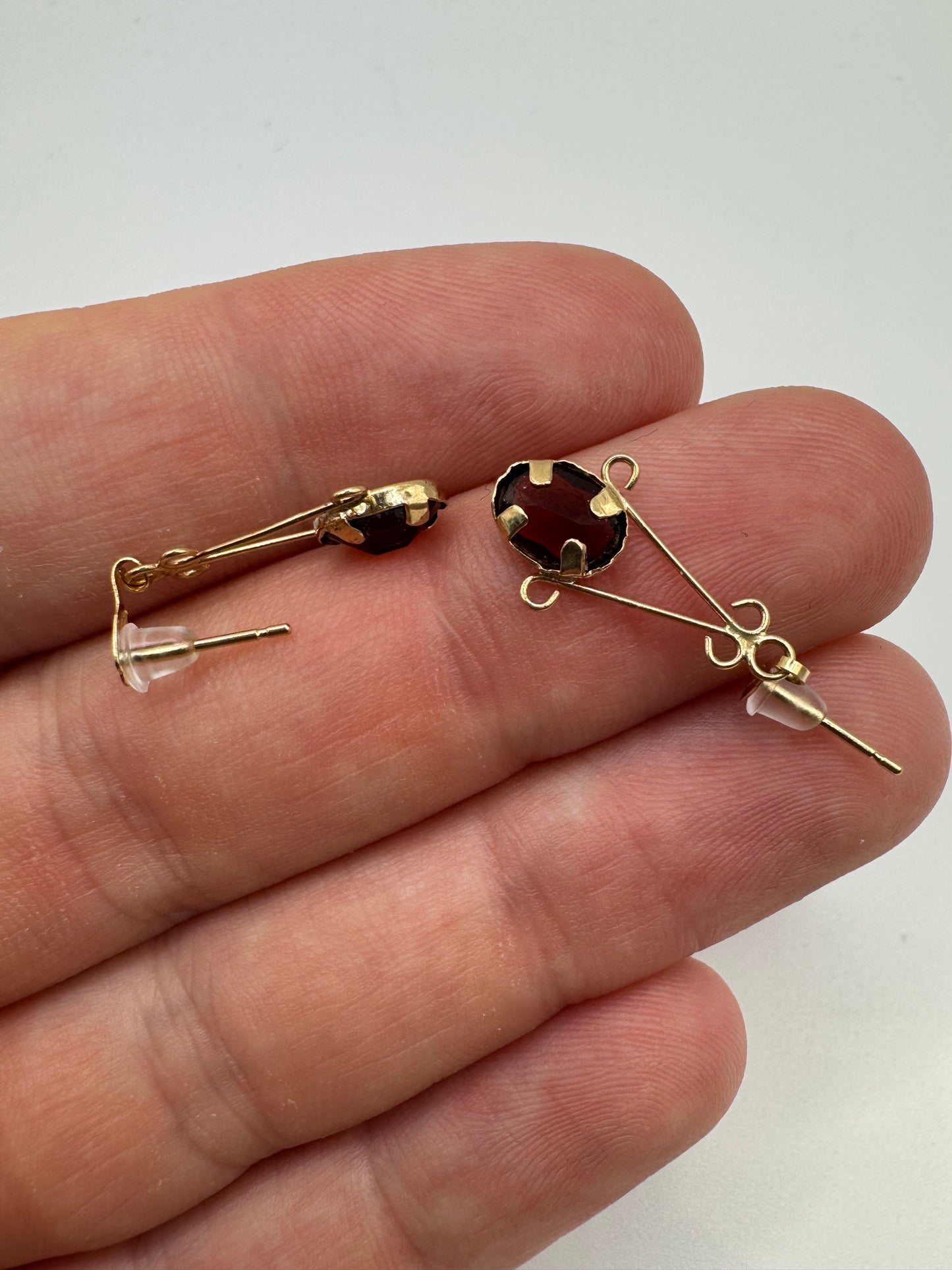 9ct gold garnet earrings