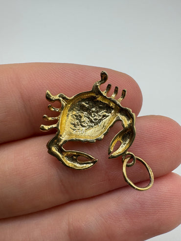 9ct gold Cancer zodiac pendant