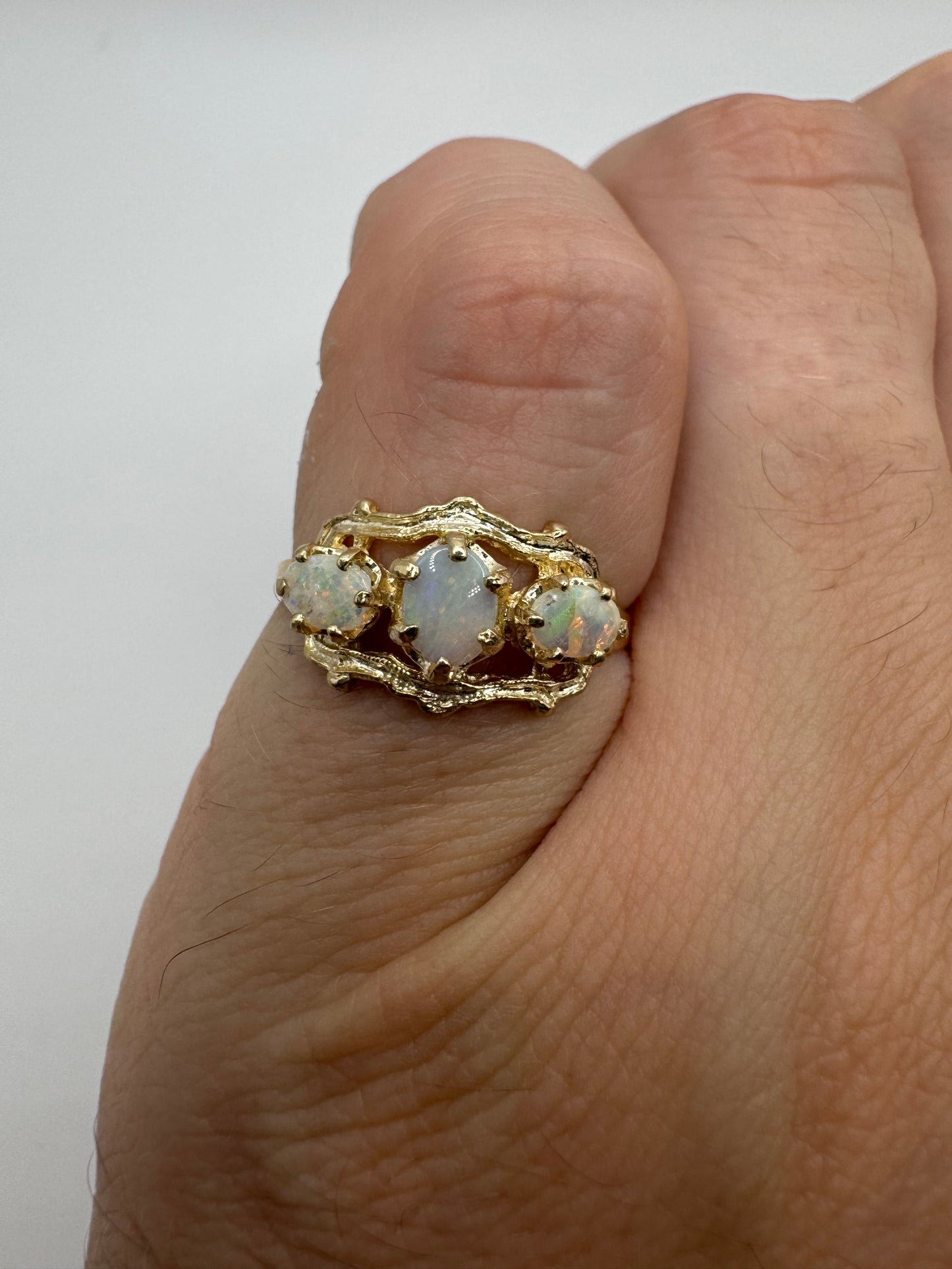 9ct gold opal ring