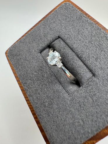 9ct white gold aquamarine and diamond ring