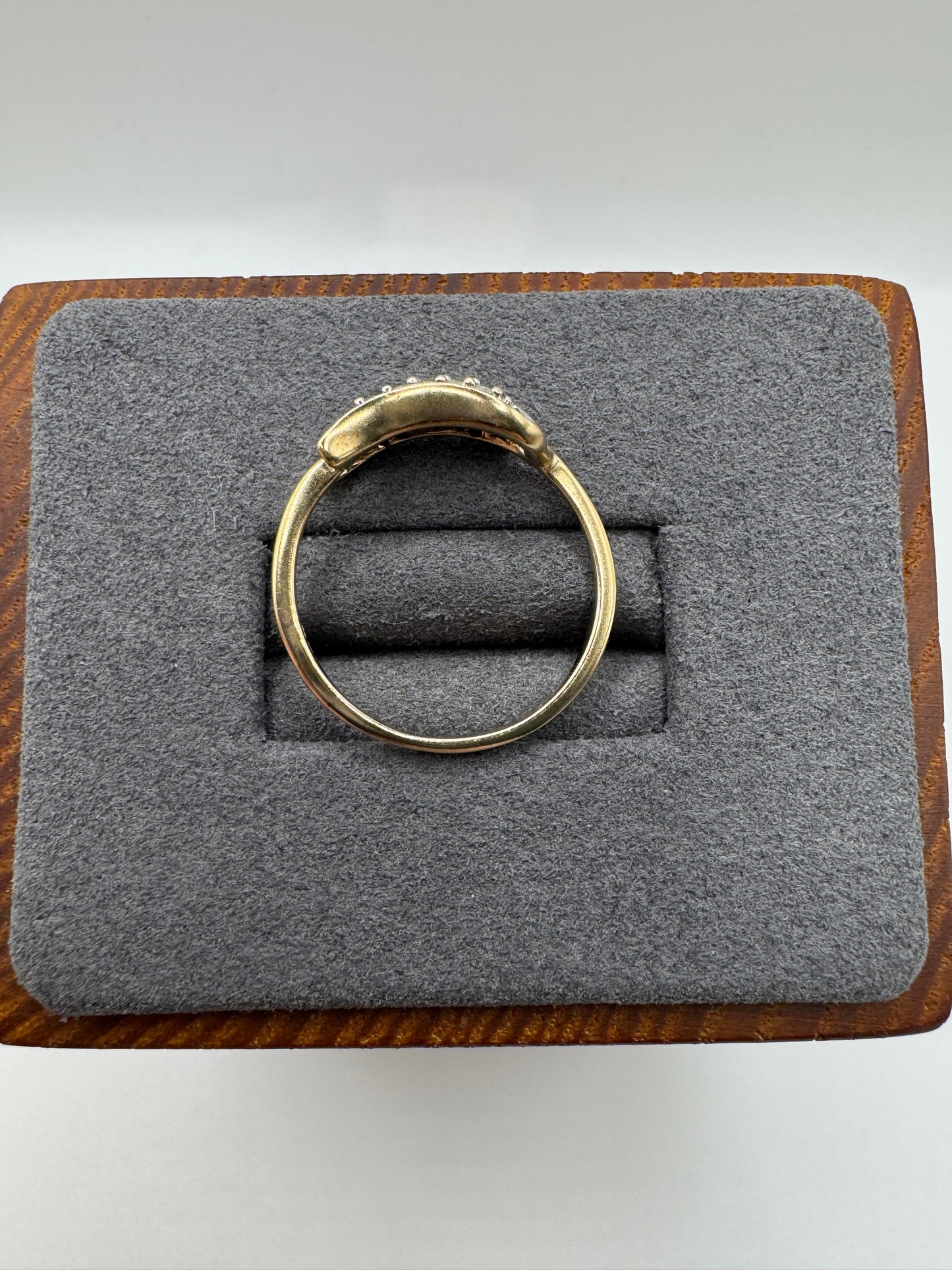 9ct gold diamond ring
