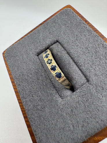 9ct gold sapphire ring