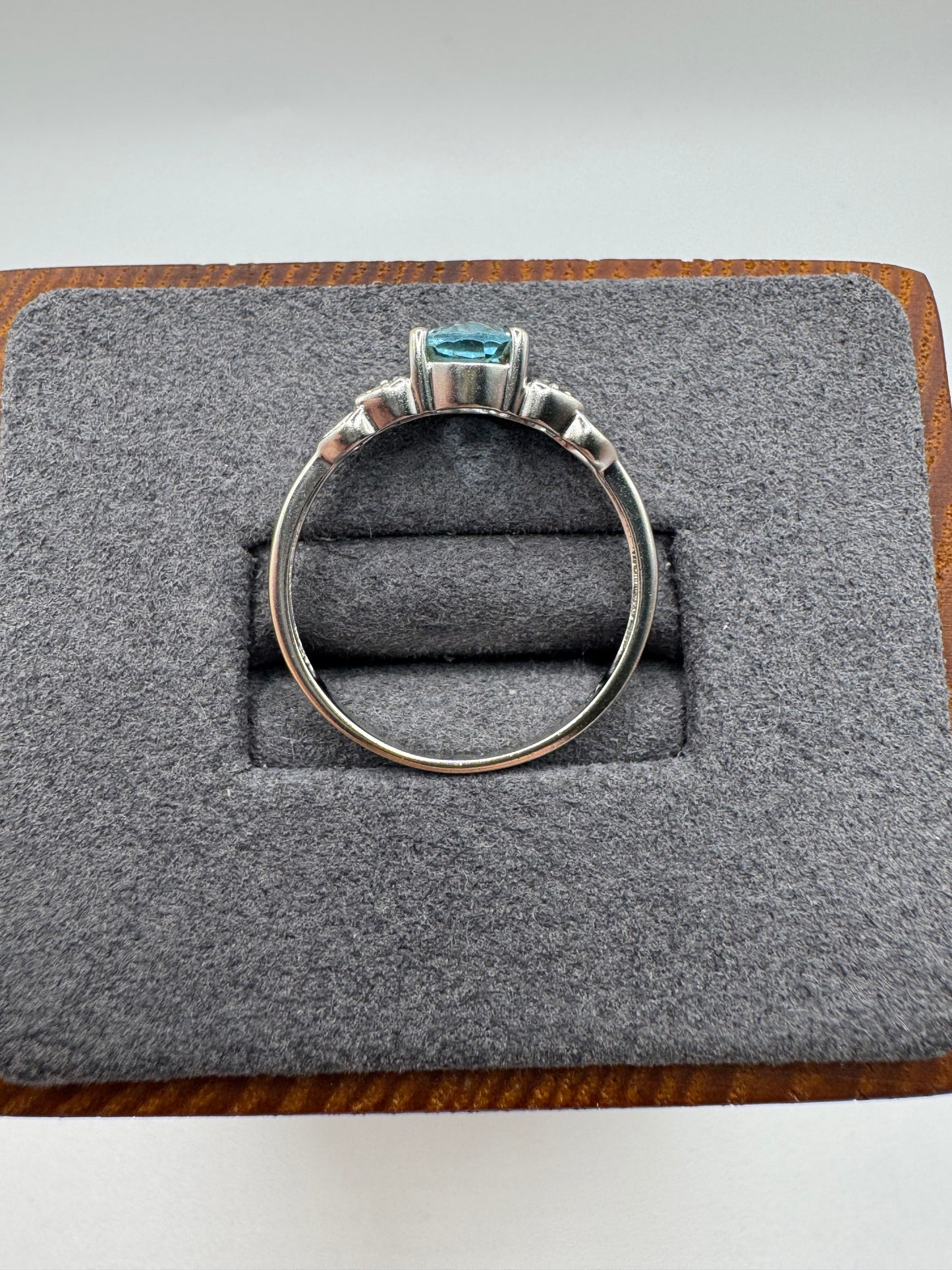 9ct white gold topaz and diamond ring