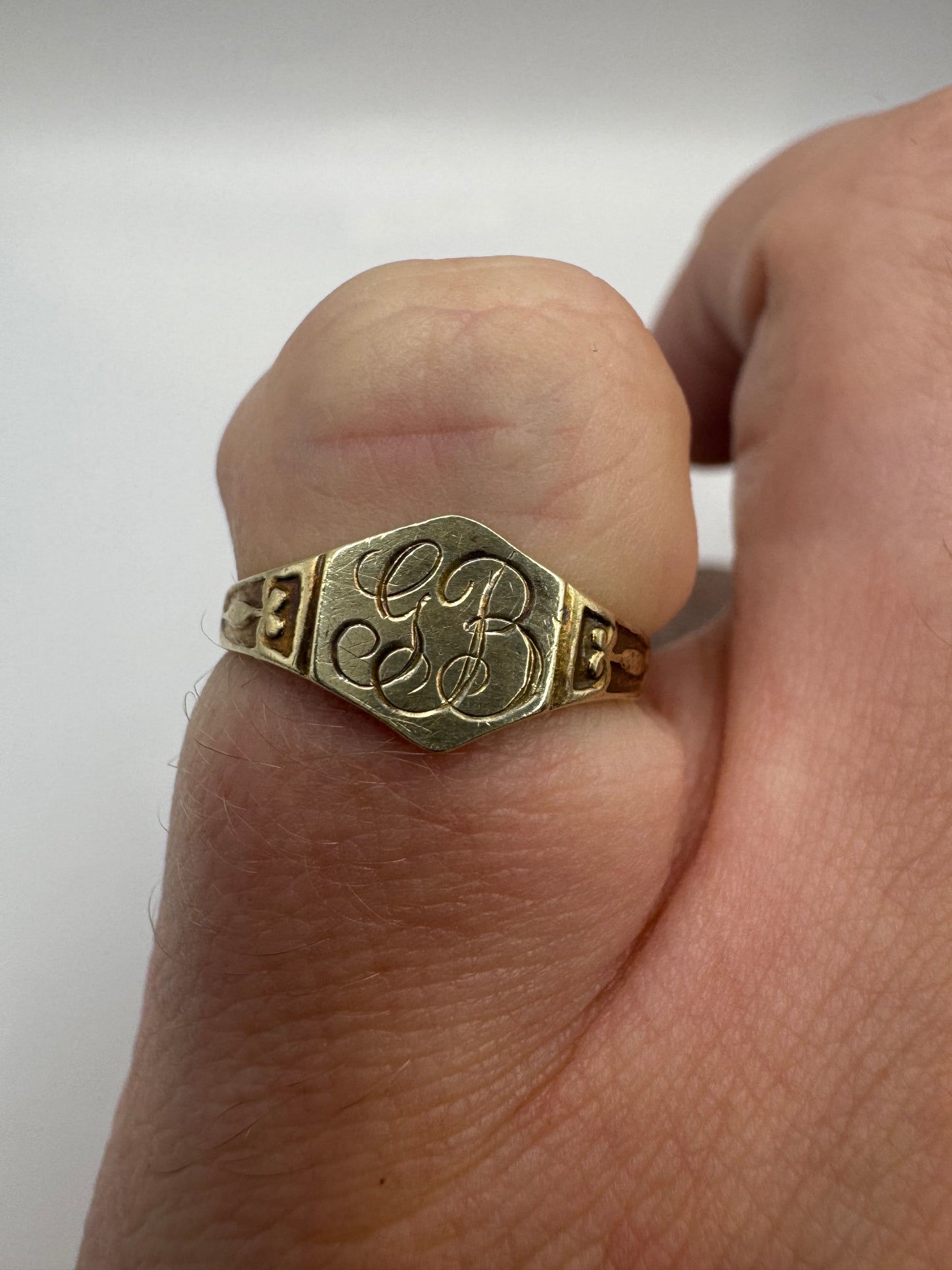 14ct gold engraved signet ring
