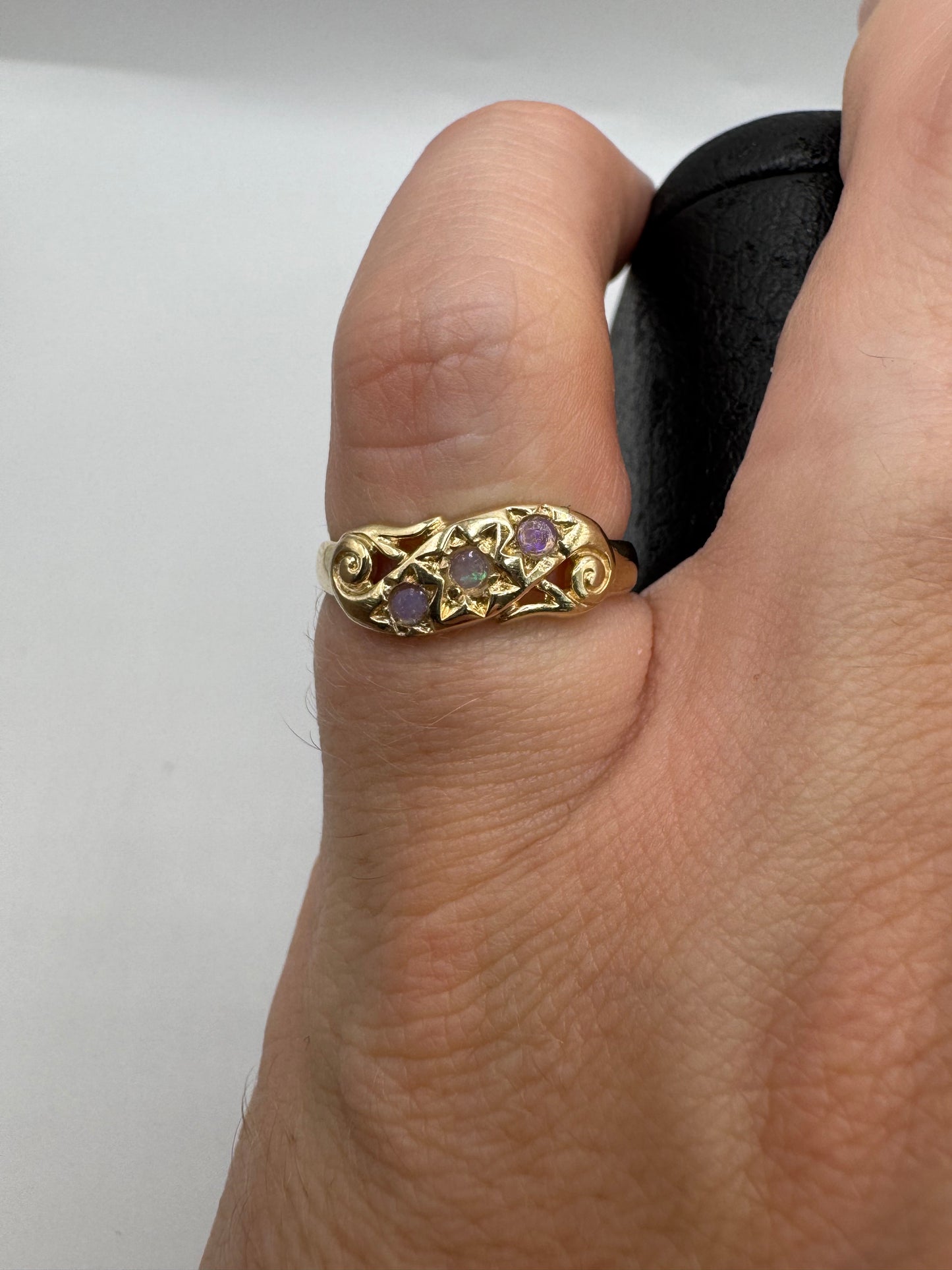 9ct gold 3 stone moonstone gypsy ring