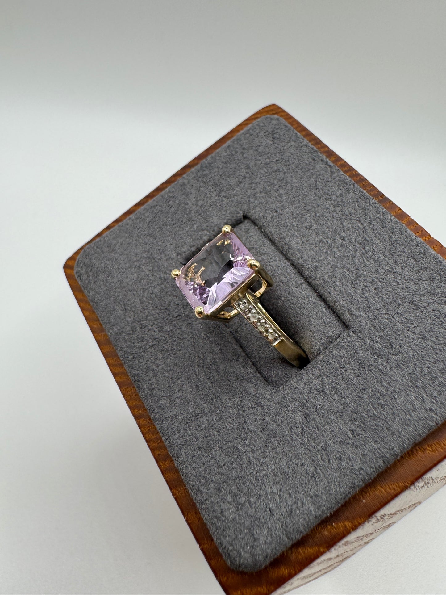 9ct gold kunzite and diamond ring