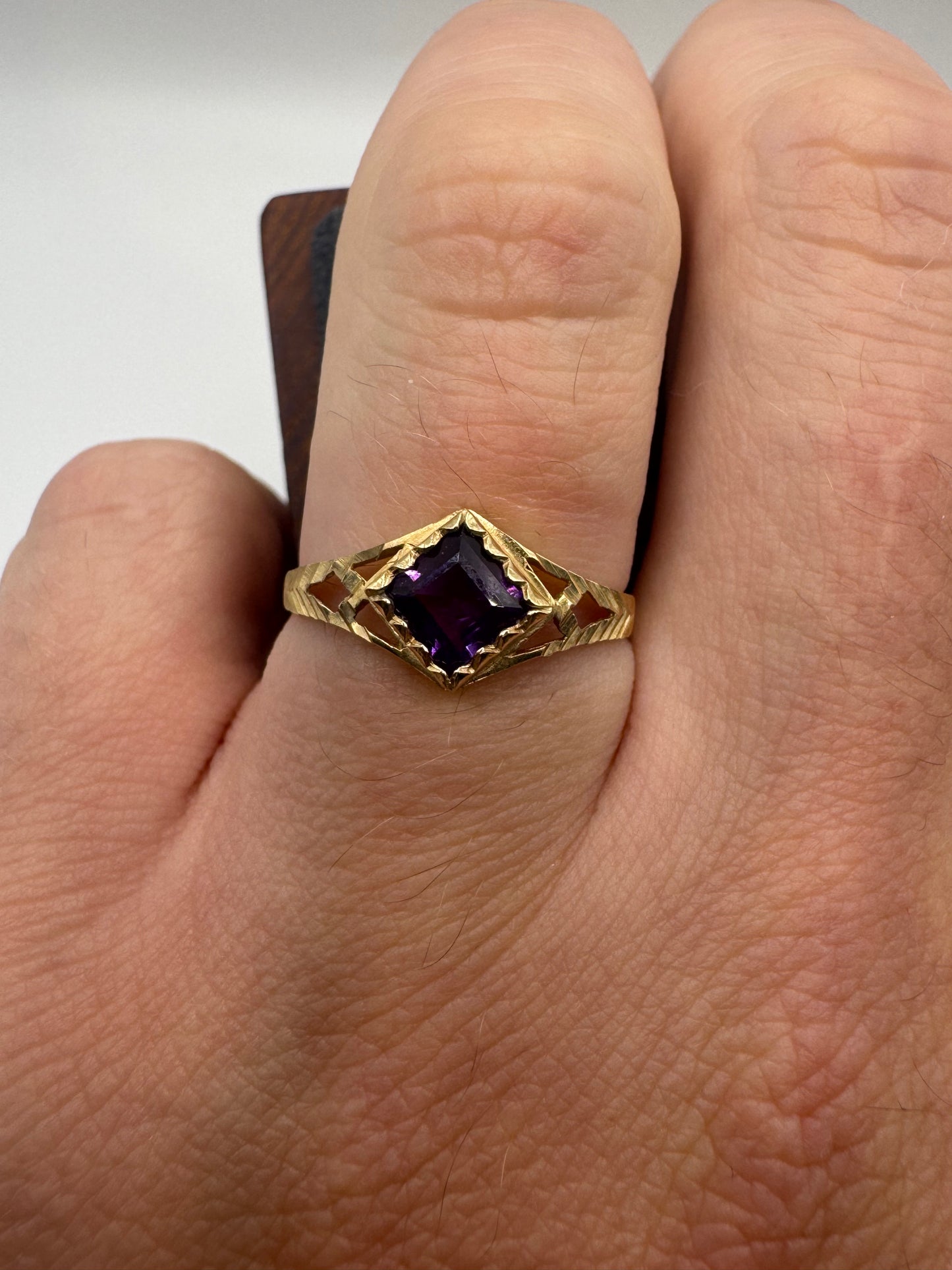 9ct gold amethyst ring