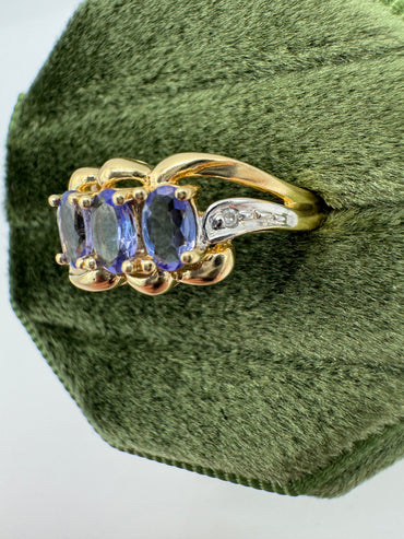 9ct gold tanzanite and diamond ring